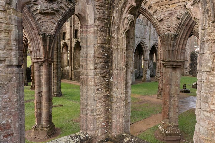 From Cardiff: 3 Amazing Castles, Tintern Abbey & Roman Caerleon