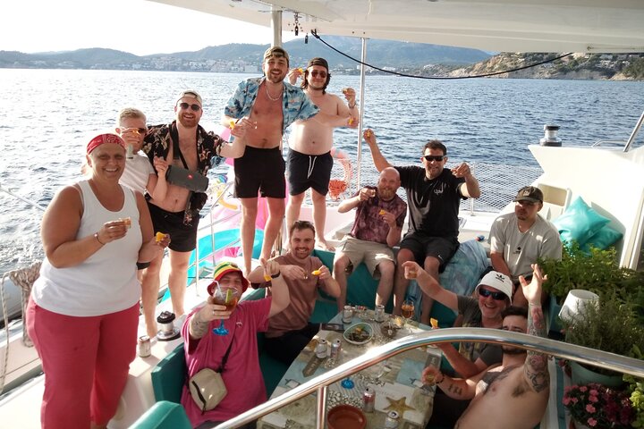 Mallorca Catamaran Small Group Cruise with Tapas 4-hours