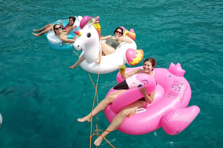 Mallorca Catamaran Small Group Cruise with Tapas 4-hours