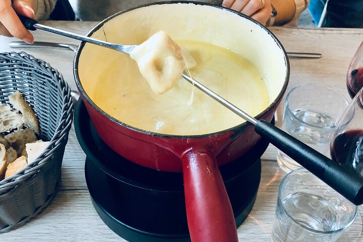 Gruyères Cheese and Chocolate tour from Geneva with local host