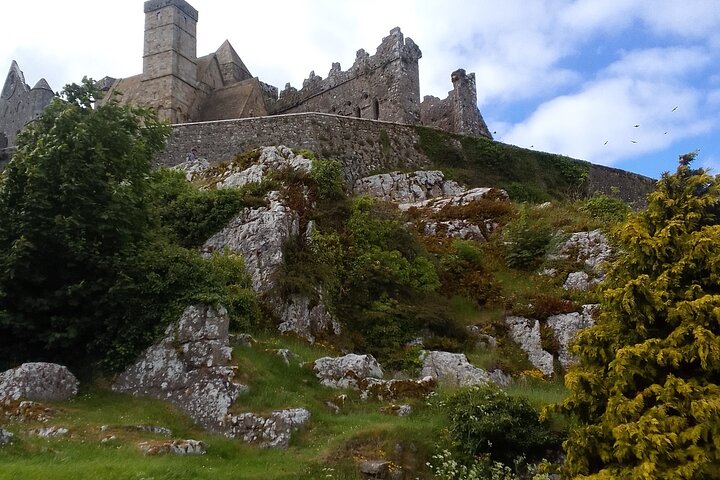 Cliffs of Moher & Bunratty Castle Day Tour