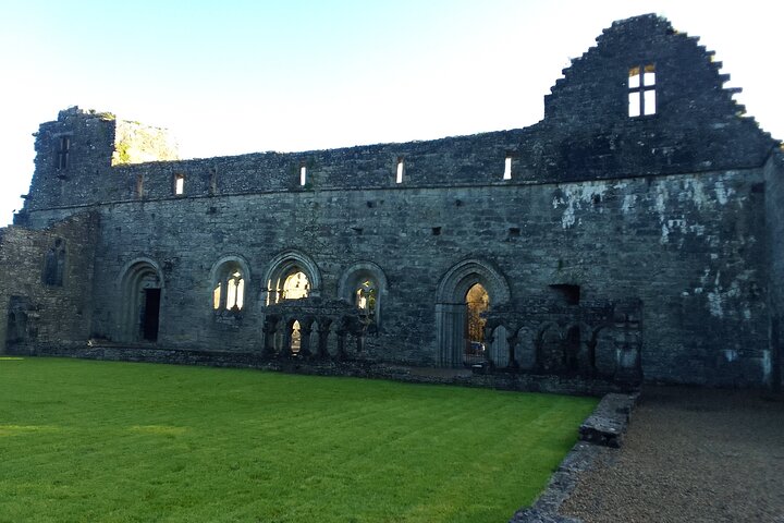 Cliffs of Moher & Bunratty Castle Day Tour