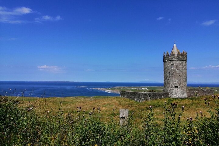 Cliffs of Moher & Bunratty Castle Day Tour