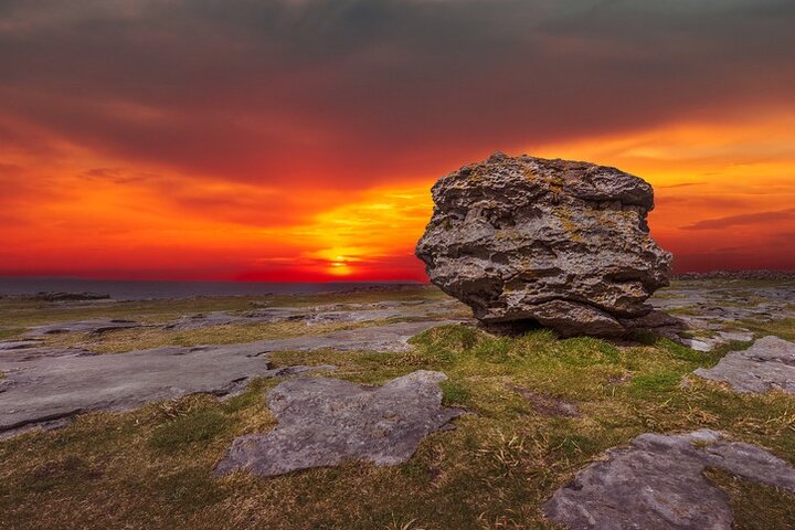 Cliffs of Moher & Bunratty Castle Day Tour