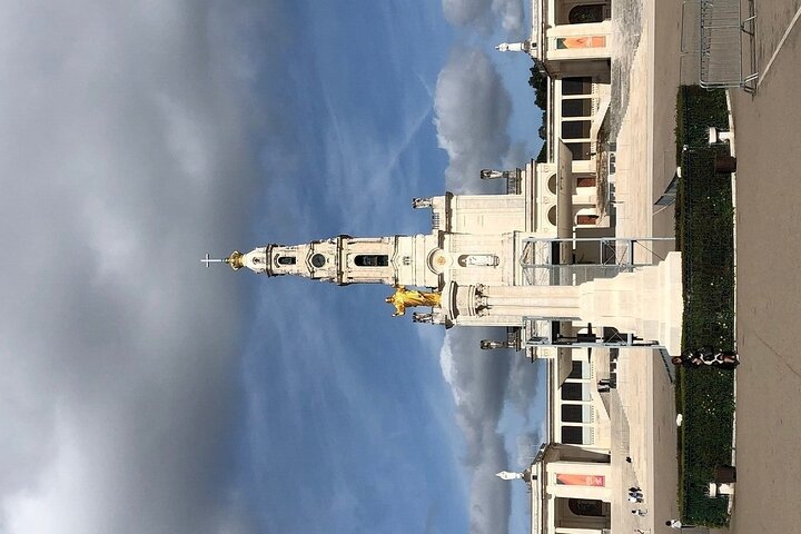 Lisbon to Porto Up to 4 Stops: Obidos, Nazare, Fatima and Aveiro