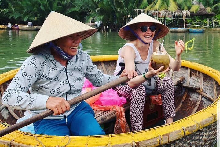 Basket Boat Tour, Hoi An city, boat trip and lantern release