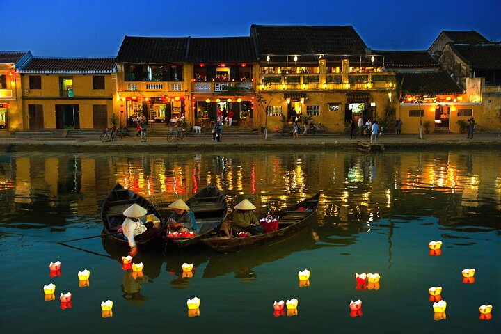 Basket Boat Tour, Hoi An city, boat trip and lantern release