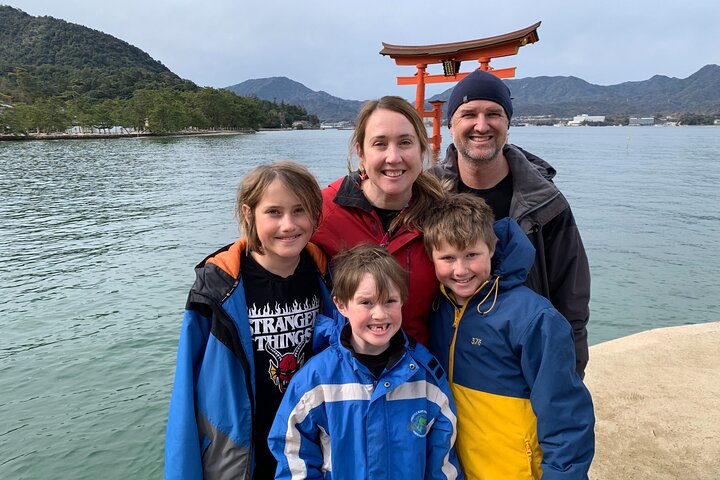 Hiroshima & Miyajima in 1 Day: Private Tour, Licensed Guide
