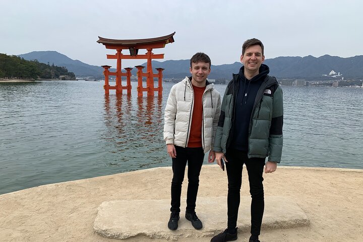 Hiroshima & Miyajima in 1 Day: Private Tour, Licensed Guide
