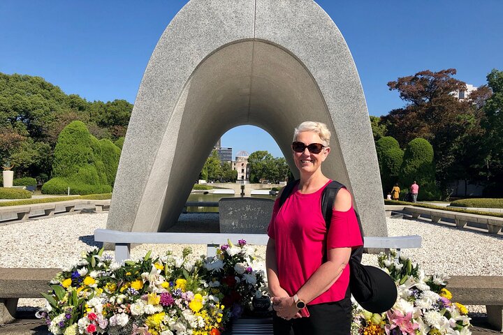Hiroshima & Miyajima in 1 Day: Private Tour, Licensed Guide