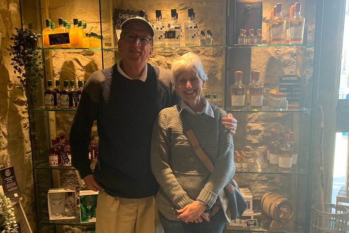 Private Stirling Wee Walk & Local Gin Tasting Tour