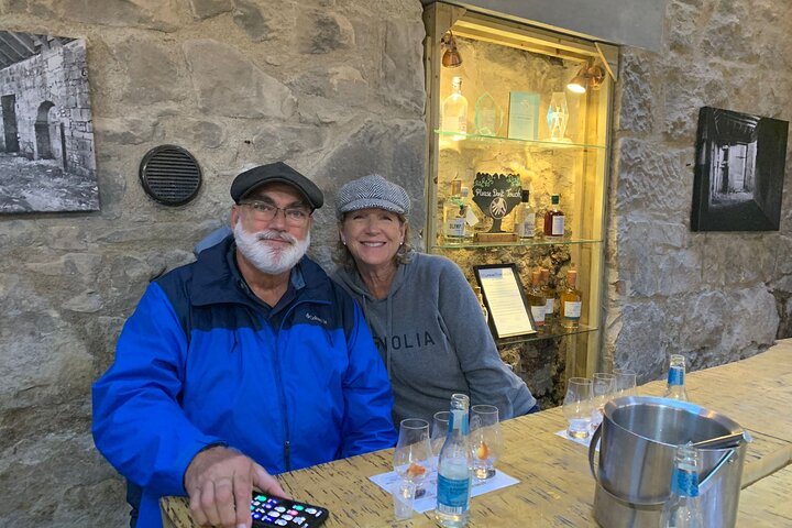 Private Stirling Wee Walk & Local Gin Tasting Tour