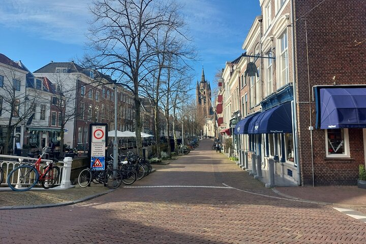 Delft: Private Walking Tour and Royal Delft Factory