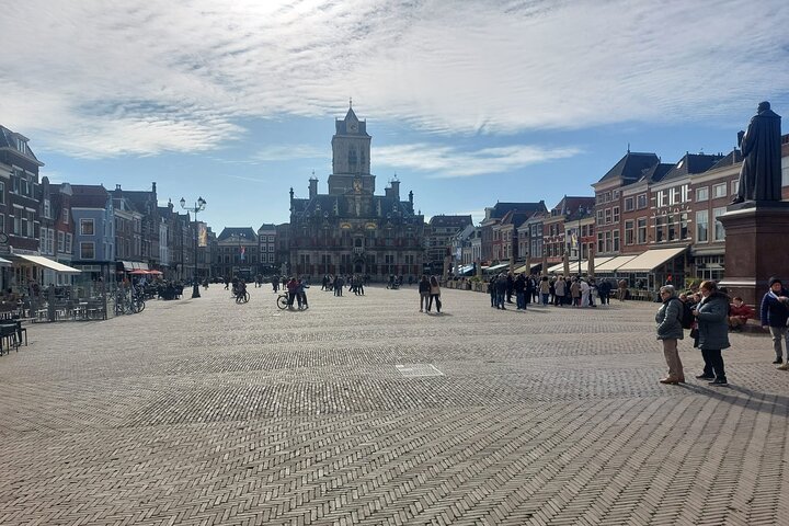Delft: Private Walking Tour and Royal Delft Factory