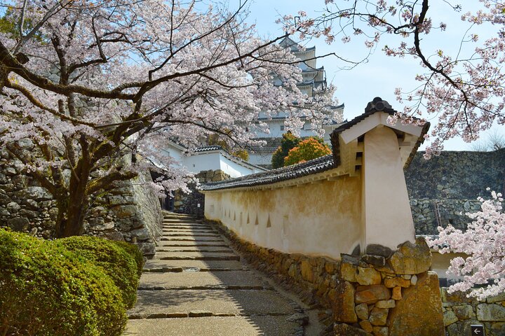 World Heritage Himeji Castle & Sake Breweries Private Tour