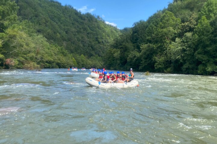 Full Ocoee River Rafting Adventure With Catered Shore Lunch