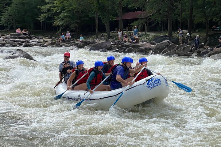 Full Ocoee River Rafting Adventure With Catered Shore Lunch