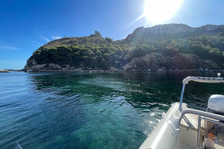 Boat Tour at Devil's Saddle: 4 Swim Stops, Snorkeling & Prosecco