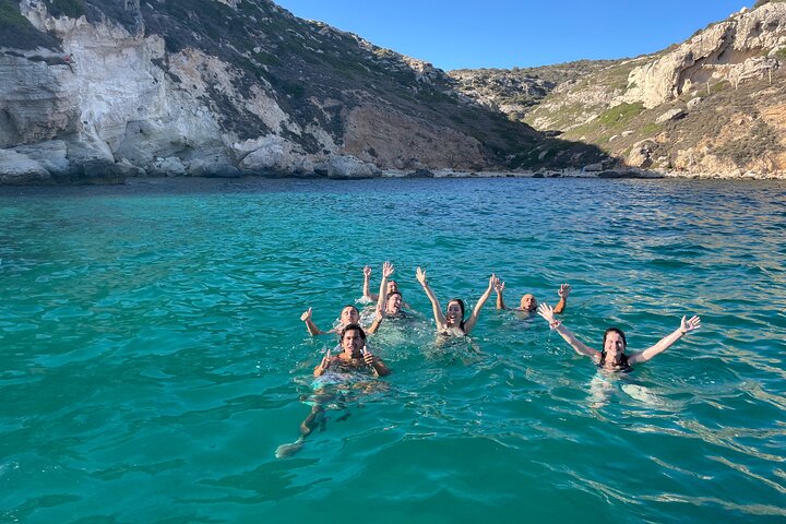 Boat Tour at Devil's Saddle: 4 Swim Stops, Snorkeling & Prosecco