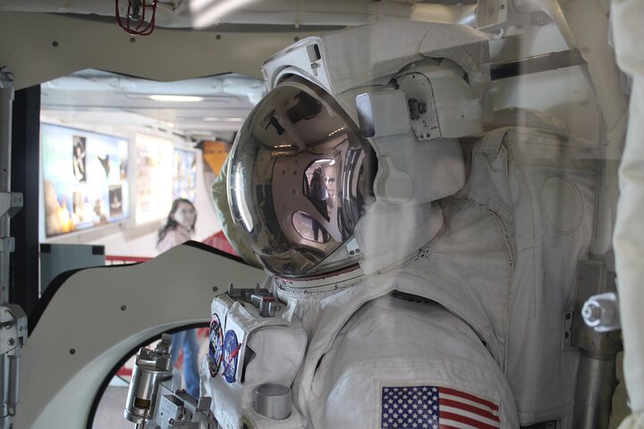 Houston NASA Space Center Round-Trip Transport & Tip-Sheet