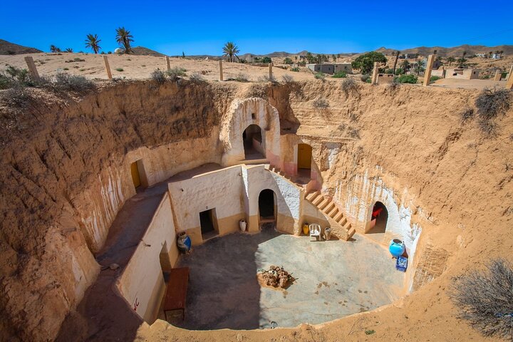 2-Day Tunisian Sahara Tour with Food & Stay from Hammamet