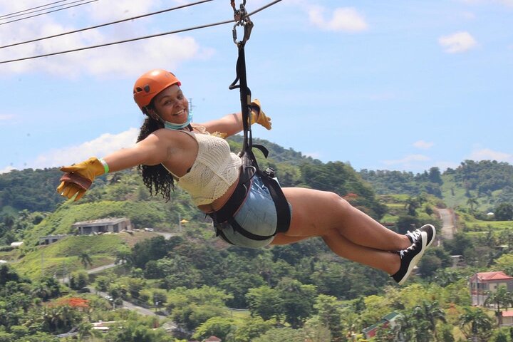 Rainforest Zipline in Foothills of the National Rainforest