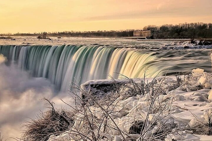 Niagara Falls Canada Walking Tour With Boat Cruise