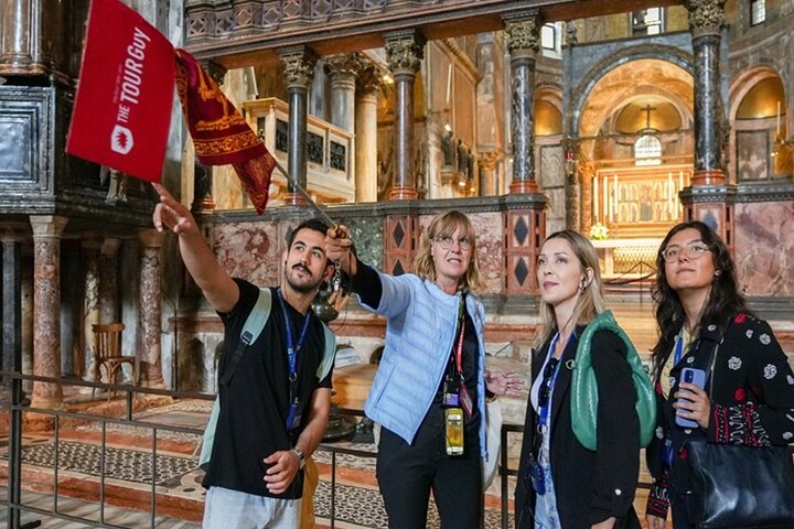 St. Mark's Basilica & Doge's Palace Guided Tour with Gondola Ride