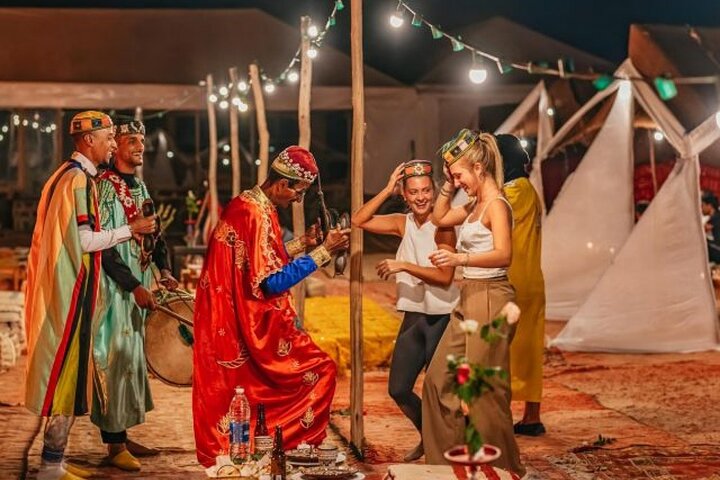 Agafay Desert: Dinner Show with Quad Bike and Sunset Camel Ride