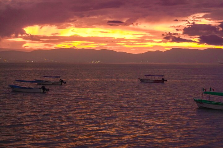 Tour to Lake Chapala, MAGIC TOWN of Ajijic from Guadalajara