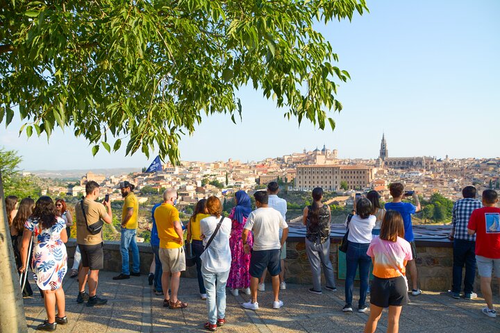 From Madrid: Toledo & Segovia Day Tour with Lunch & Tickets