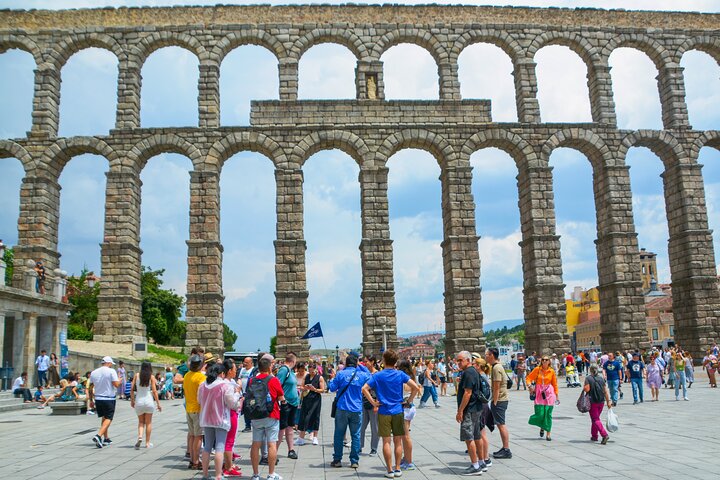 From Madrid: Toledo & Segovia Day Tour with Lunch & Tickets
