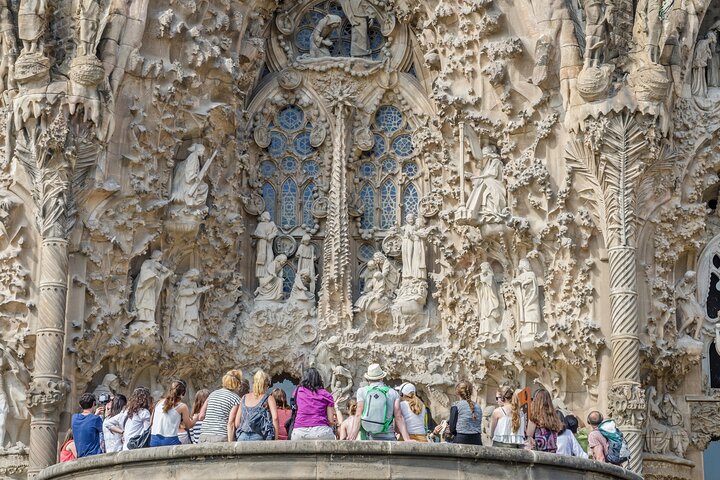 Sagrada Familia Guided Tour with Skip the Line Ticket