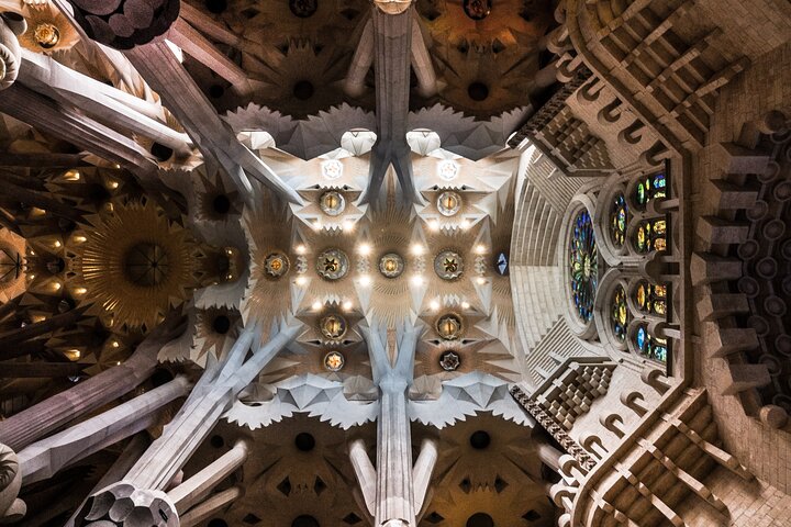 Sagrada Familia Guided Tour with Skip the Line Ticket