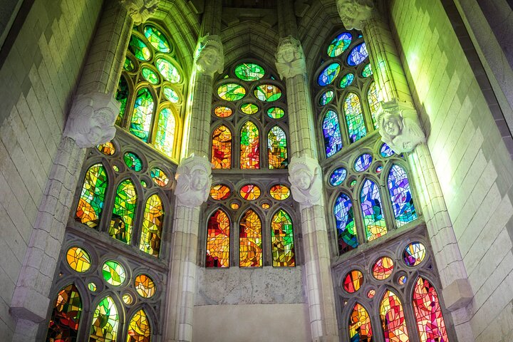 Sagrada Familia Guided Tour with Skip the Line Ticket