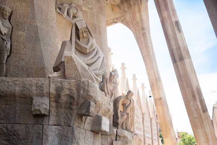 Sagrada Familia Guided Tour with Skip the Line Ticket