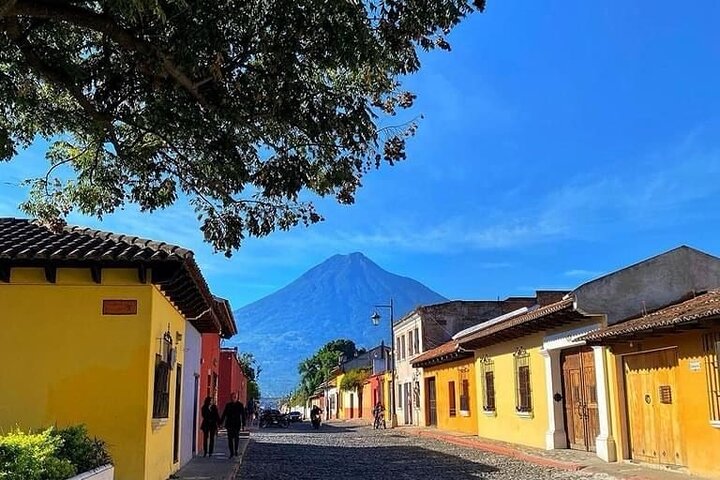 PRIVATE SHUTTLE AIRPORT/ANTIGUA - LAKE ATITLAN or VICEVERSA