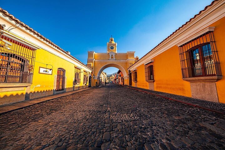 PRIVATE SHUTTLE AIRPORT/ANTIGUA - LAKE ATITLAN or VICEVERSA