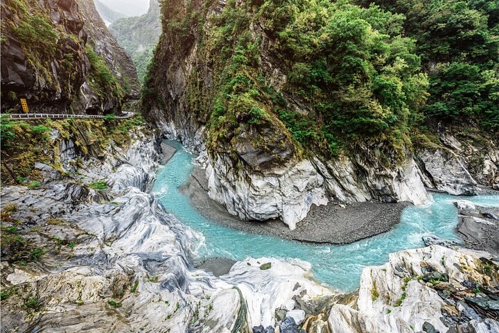 Taroko Gorge& Qingshui Cliffs& Qixingtan Group Tour from Hualien