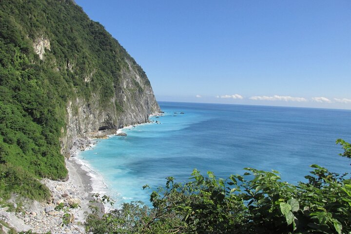 Taroko Gorge& Qingshui Cliffs& Qixingtan Group Tour from Hualien