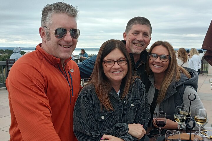 NON-BUS 4 Winery Traverse Wine Tour on Old Mission - ICE COLD AC