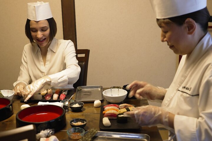 Taught by a professional! Making sushi with Hakodate's Fresh Fish