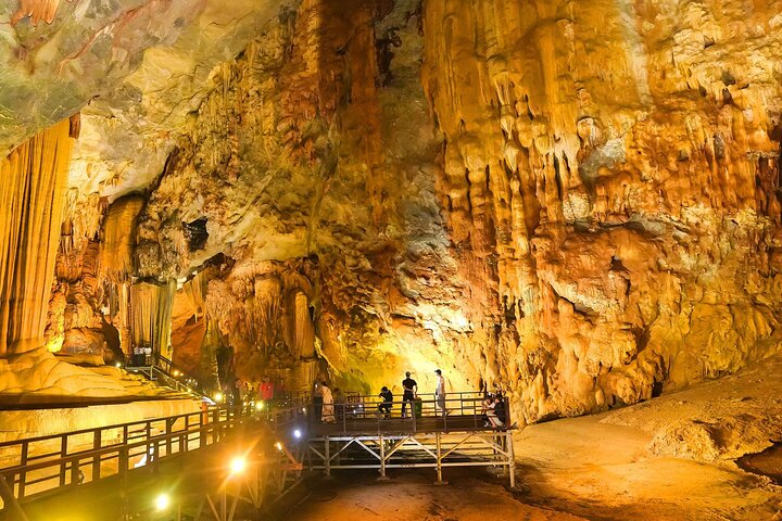 Phong Nha National Park: Paradise cave & Phong Nha cave boat trip