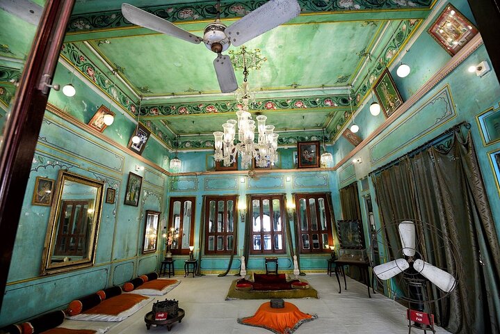 City Palace Museum with Licensed Guide & Entry Tickets