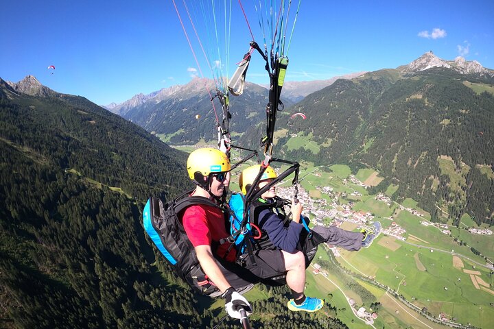 Paragliding Tandem with World Champion, Stubaital