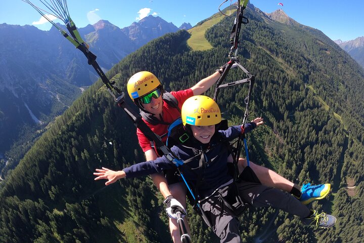 Paragliding Tandem with World Champion, Stubaital