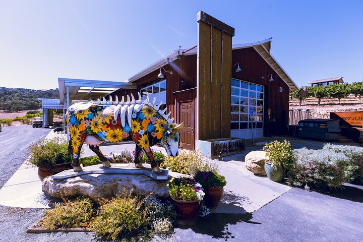 3-Winery Paso Robles Tour with Picnic Lunch & Tasting Fees