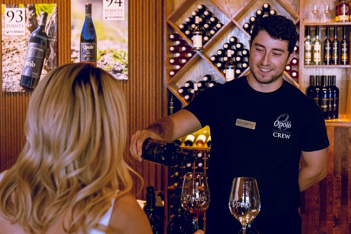 3-Winery Paso Robles Tour with Picnic Lunch & Tasting Fees