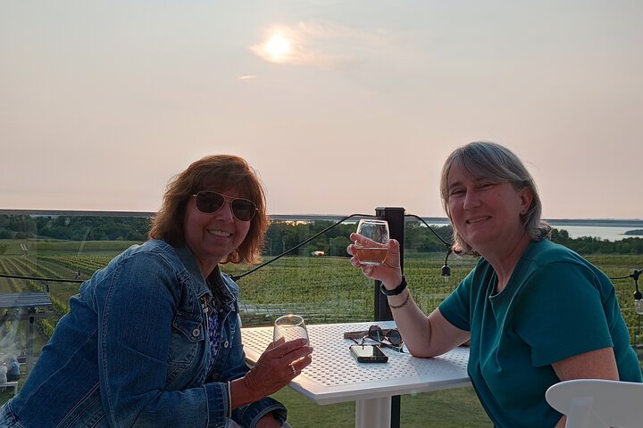 NON-BUS Old Mission Sunset AFTERNOON Wine & Distillery Tour