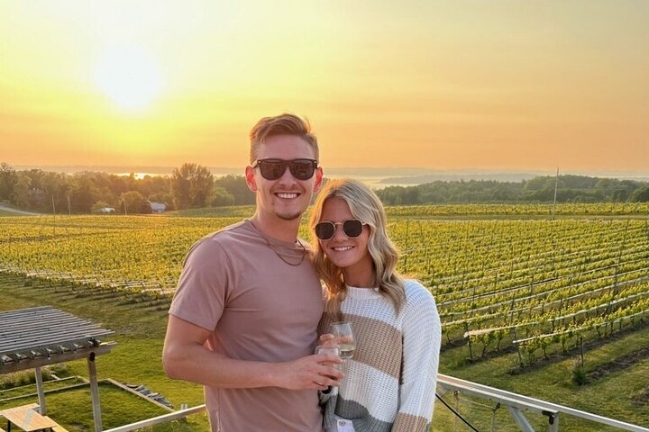 NON-BUS Old Mission Sunset AFTERNOON Wine & Distillery Tour